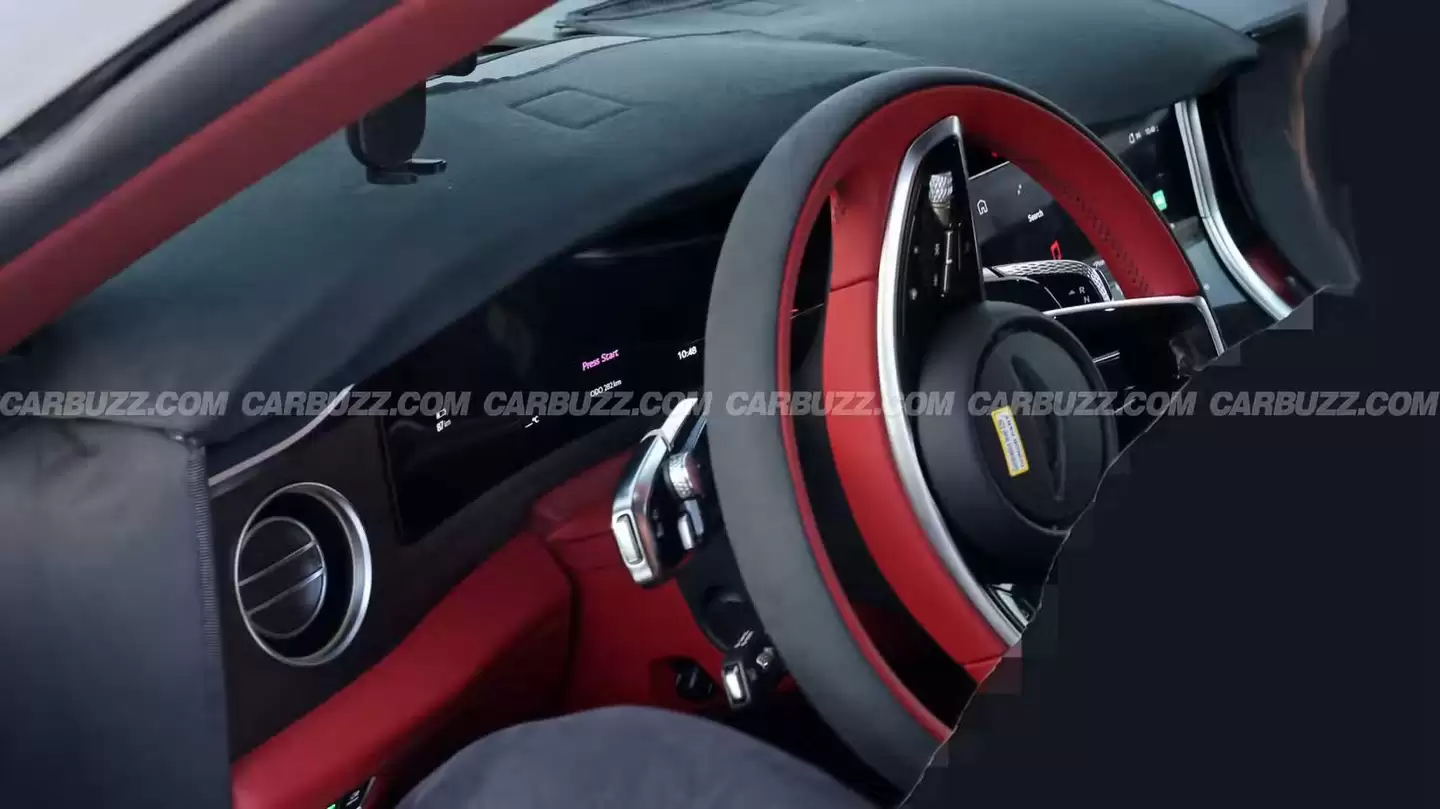 宾利首款纯电 SUV 冬测图泄露，内饰首次曝光