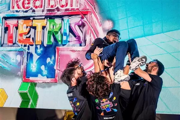 真正的赛博朋克!2800架无人机迪拜夜空拼出全球最大俄罗斯方块