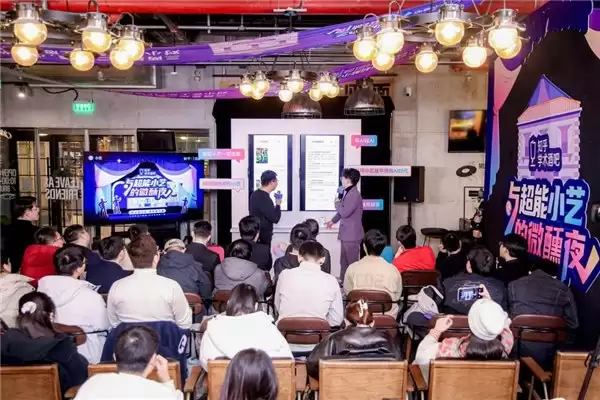 不淡参数谈温度：当华为小艺走进“知乎学术酒吧”，我们都上头了