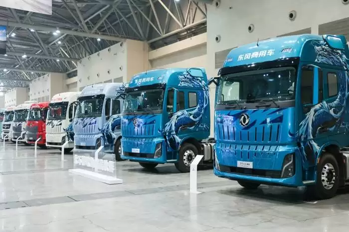 东风商用车展车全景