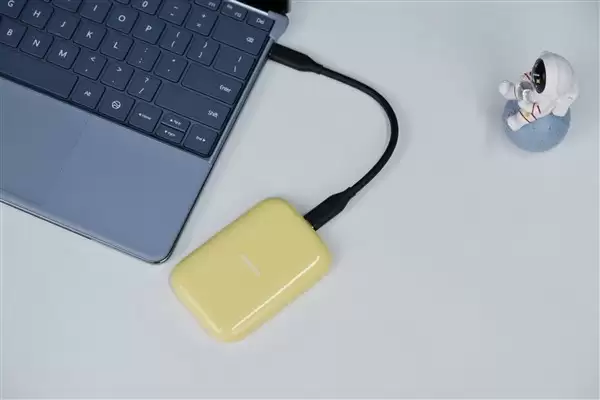 长江存储致态灵潮流版SSD发布：磁吸设计+双彩配色