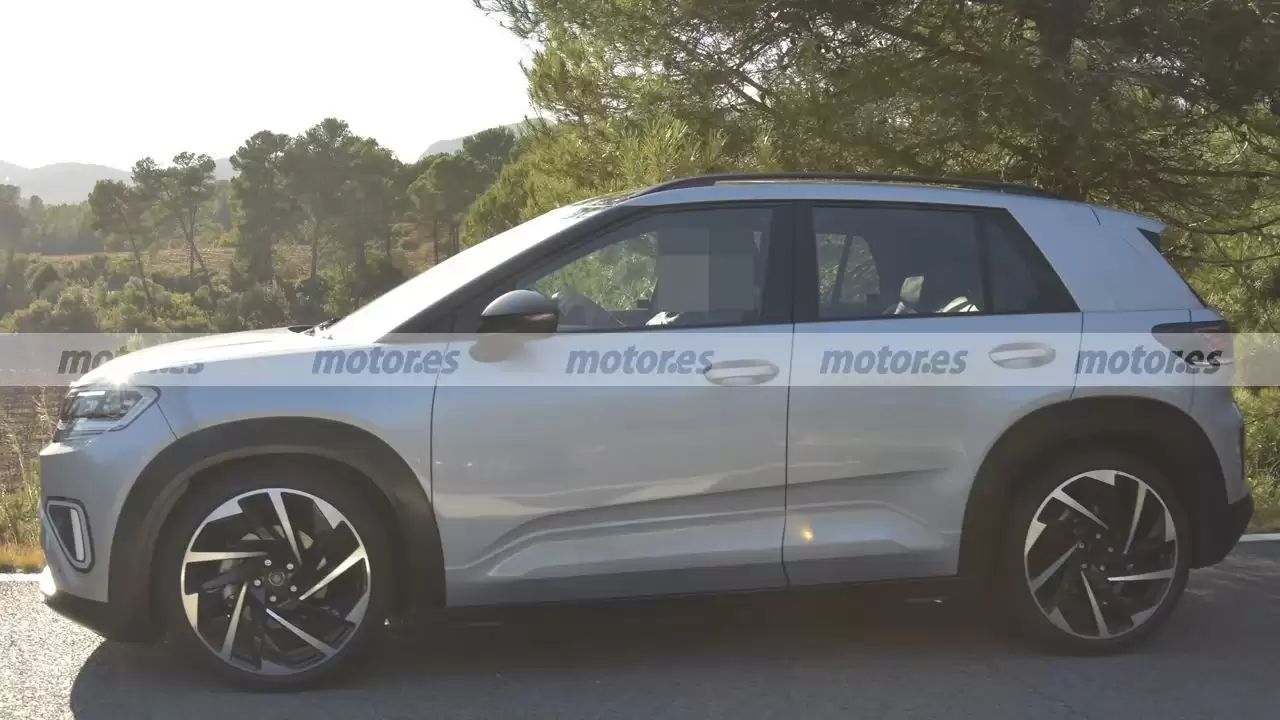 大众 ID.Cross 纯电小型 SUV 量产版谍照曝光，明年上市