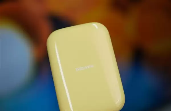 可磁吸绝配iPhone！长江存储致态灵潮流动版移动SSD 2TB图赏