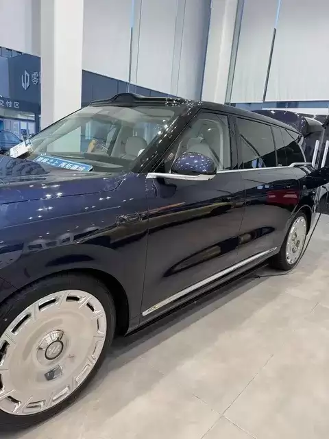 智己LS9:豪华科技兼备的全场景六座旗舰SUV