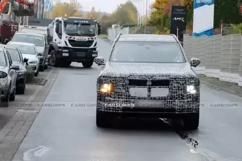 全新宝马X7路试曝光：2027年推混动与纯电旗舰SUV