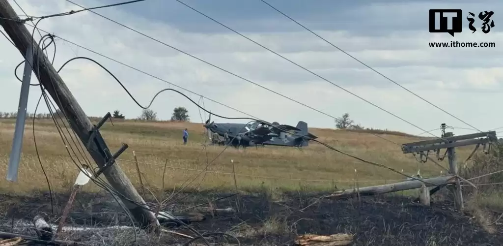 特斯拉 FSD 避让坠机？司机澄清称纯属手动操作