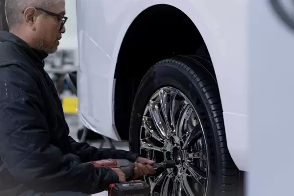 法拉第未来晒FX Super One工厂组装现场 网友：纯手搓 草台班子