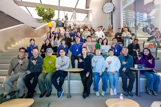 华为学堂鸿蒙主题月丨走进华为旗舰店探索HUAWEI Mate 80系列HarmonyOS 6新体验和影像魅力 华为学堂鸿蒙主题月丨走进华为旗舰店探索HUAWEI Mate 80系列HarmonyOS 6新体验和影像魅力