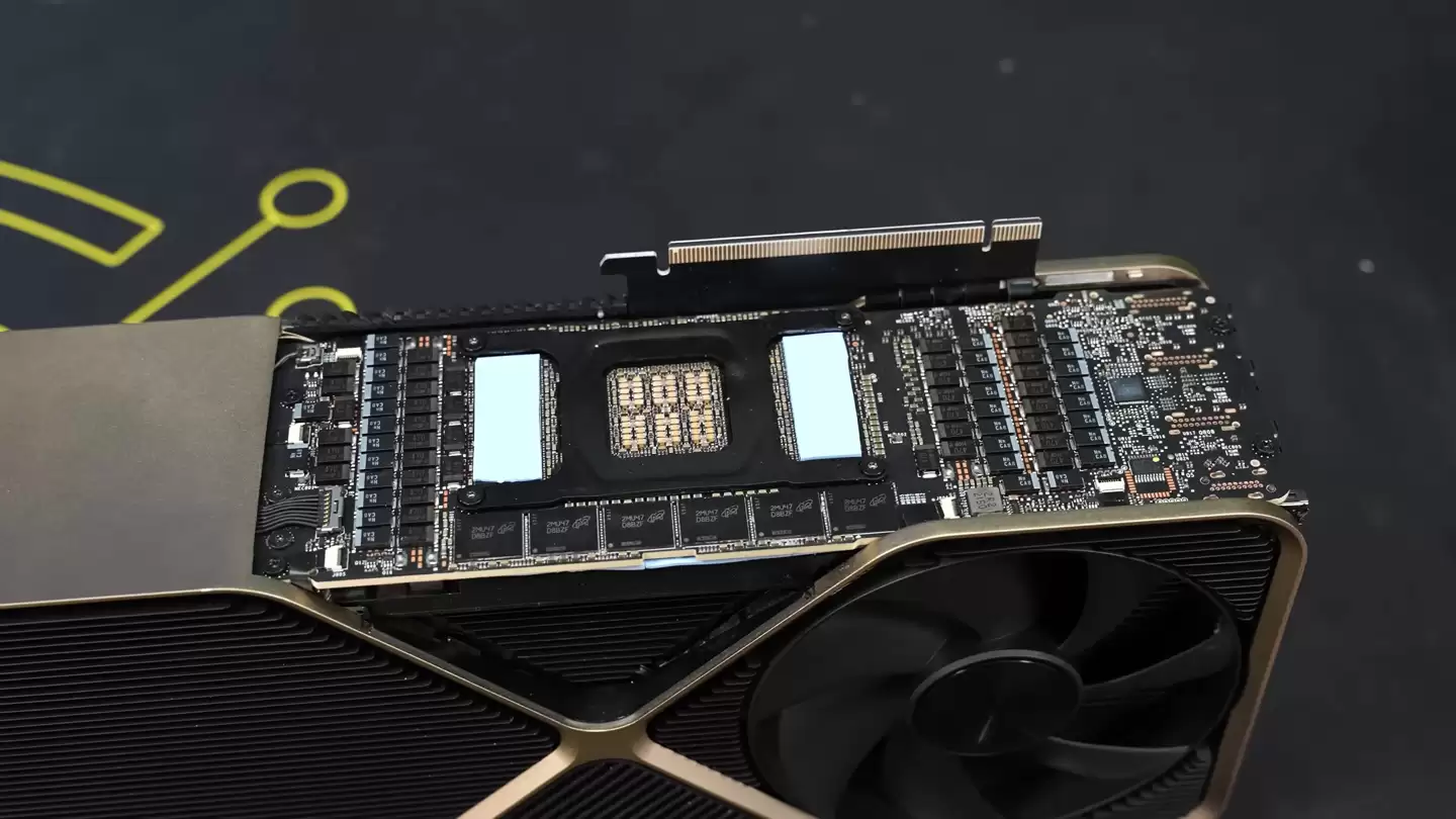 英伟达 TITAN RTX Ada 原型显卡拆解：独特与主板平行 PCB 设计，双 16-Pin 供电