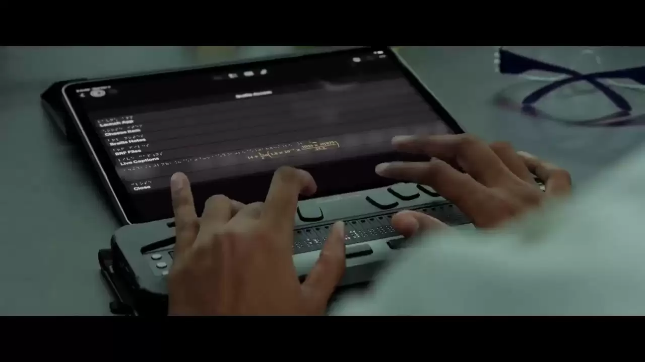 苹果发布《为每位学生而设计》宣传片:科技普惠让残障学生“无差别”融入大学生活