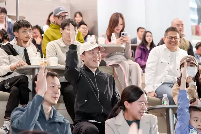 华为学堂鸿蒙主题月丨走进华为旗舰店探索HUAWEI Mate 80系列HarmonyOS 6新体验和影像魅力 华为学堂鸿蒙主题月丨走进华为旗舰店探索HUAWEI Mate 80系列HarmonyOS 6新体验和影像魅力