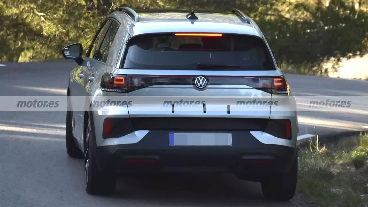 大众 ID.Cross 纯电小型 SUV 量产版谍照曝光，明年上市