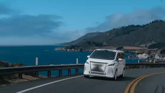 公路上的汽车AI 生成的内容可能不准确。