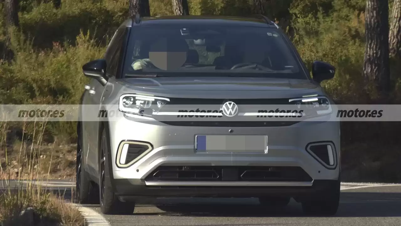 大众 ID.Cross 纯电小型 SUV 量产版谍照曝光，明年上市