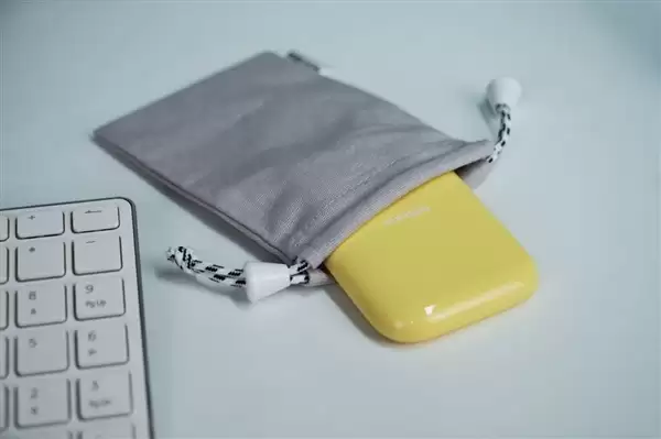 可磁吸绝配iPhone！长江存储致态灵潮流动版移动SSD 2TB图赏