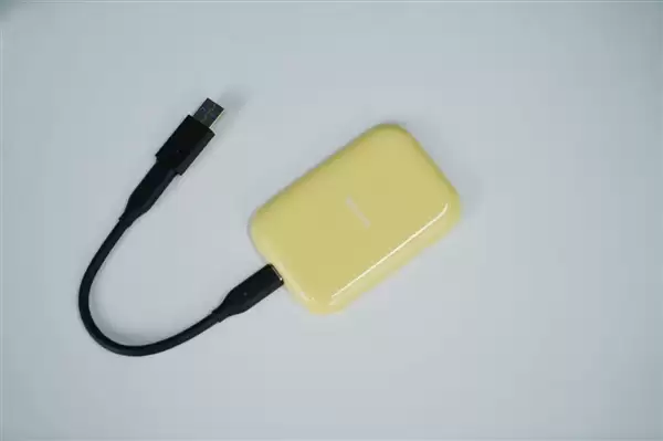 可磁吸绝配iPhone！长江存储致态灵潮流动版移动SSD 2TB图赏