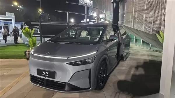 X9超级增程订单火爆！小鹏高管：建议立刻下单争取开回家过年
