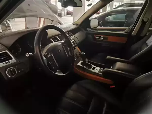 1元起拍的路虎揽胜成功拍出：61轮出价 25万元成交