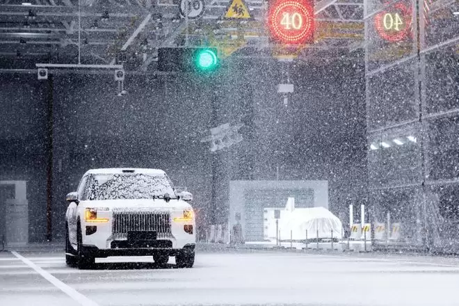 用沃尔沃的逻辑，打造吉利式的安全