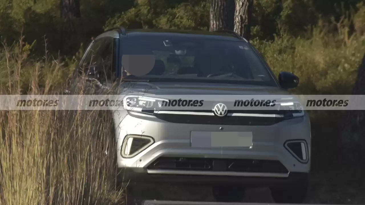 大众 ID.Cross 纯电小型 SUV 量产版谍照曝光，明年上市