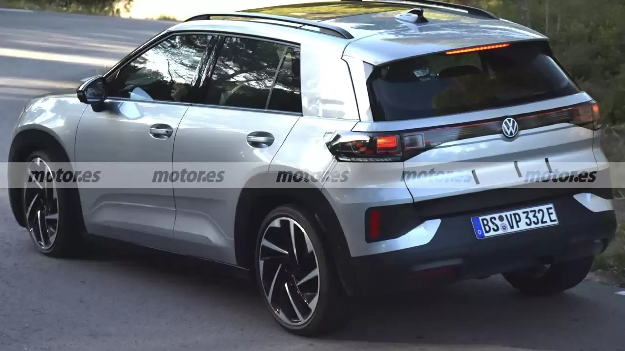 大众 ID.Cross 纯电小型 SUV 量产版谍照曝光，明年上市