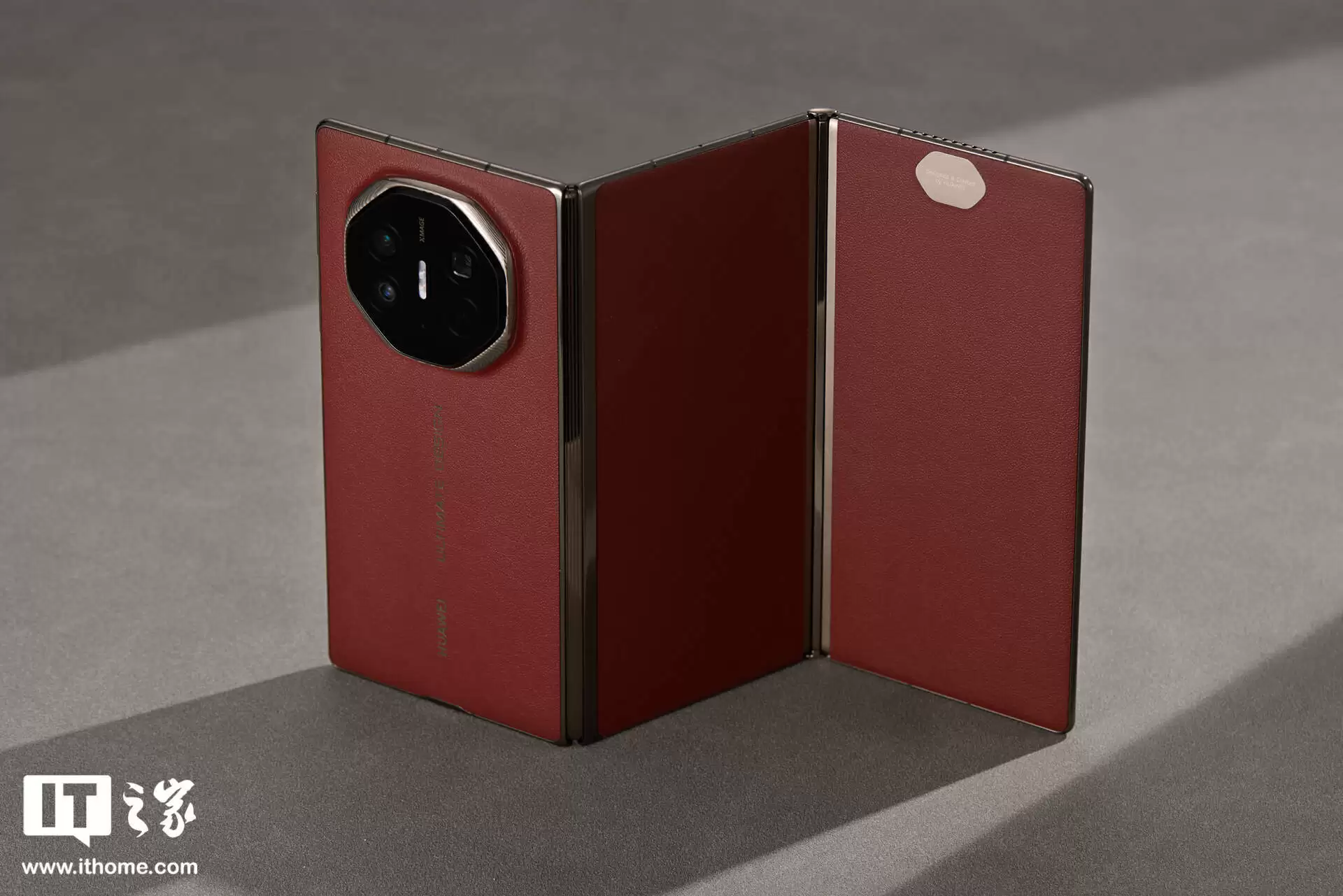 华为 Mate XT / XTs 三折叠手机获 HarmonyOS 6.0.0.120SP12 升级，支持拦截摇一摇广告