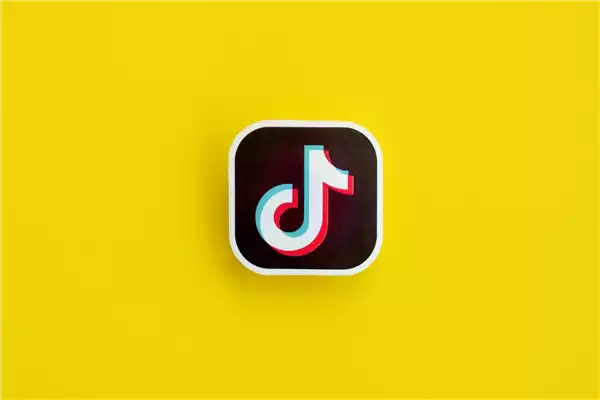 为家里还债40余万 脑瘫美妆博主被质疑装病 母亲回应