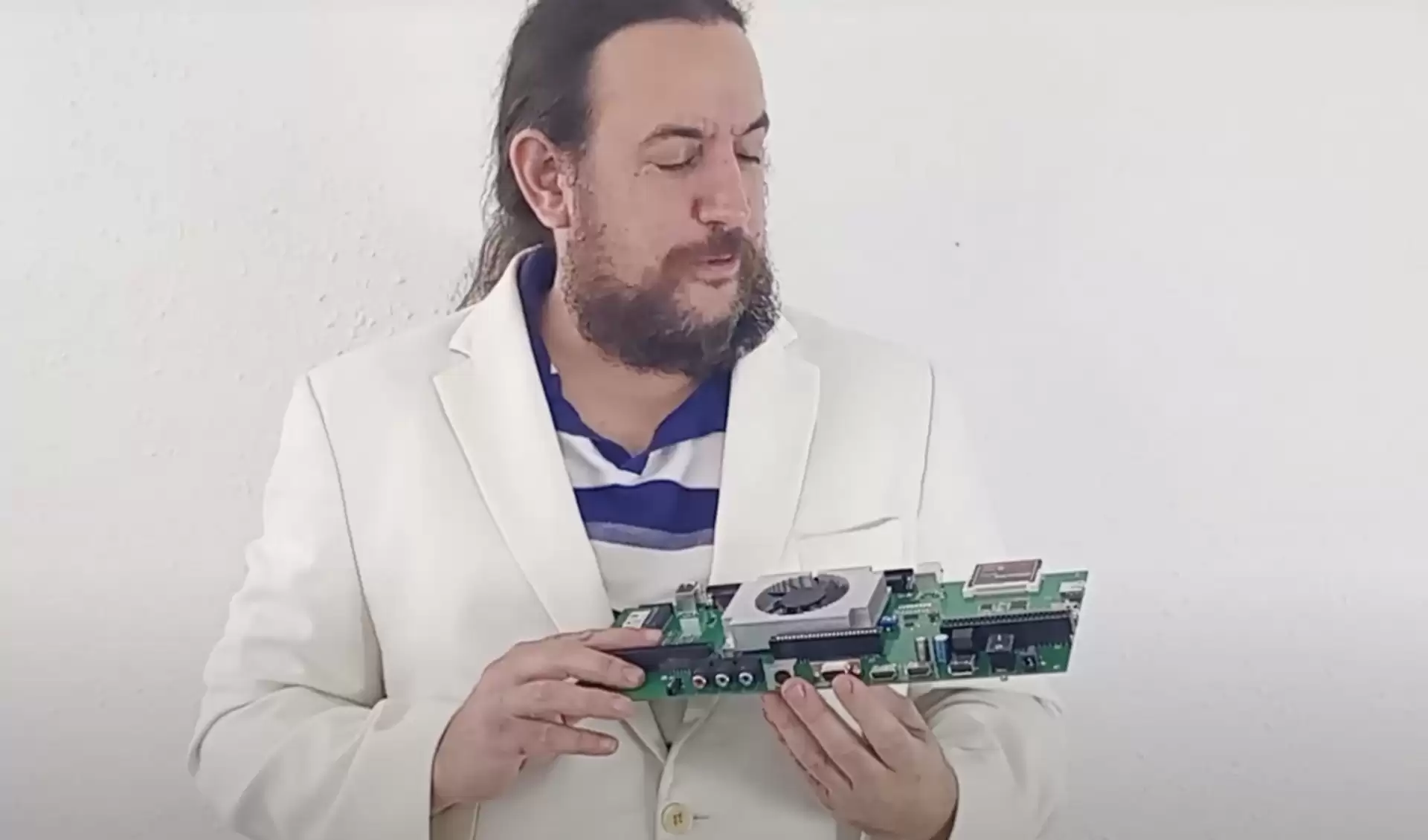 卷款 13.3 万欧元:SuperSega 游戏机众筹烂尾,号称通吃世嘉全系主机