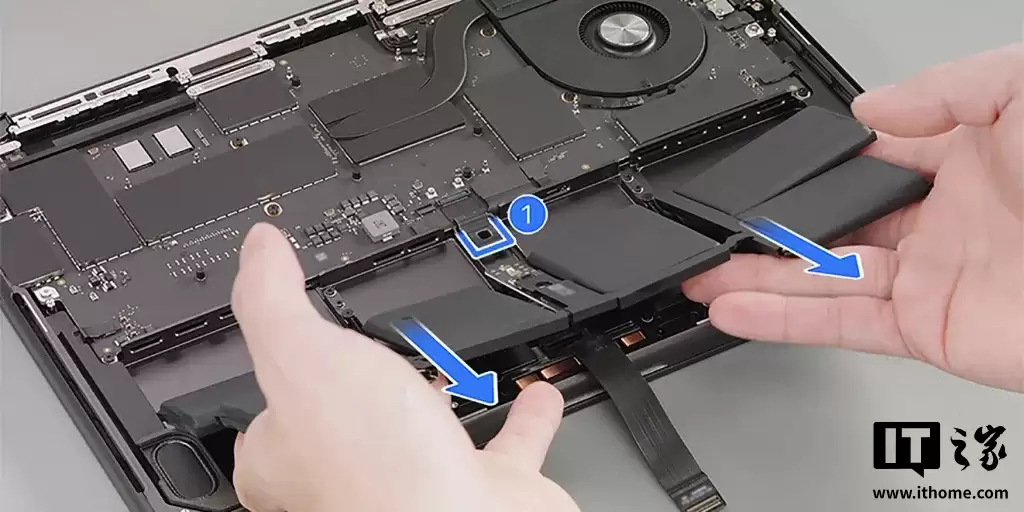 无需拆卸多个组件，苹果简化 14 英寸 M5 MacBook Pro 电池更换流程
