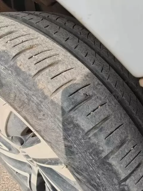 停车不当暗藏隐患，细节决定轮胎寿命