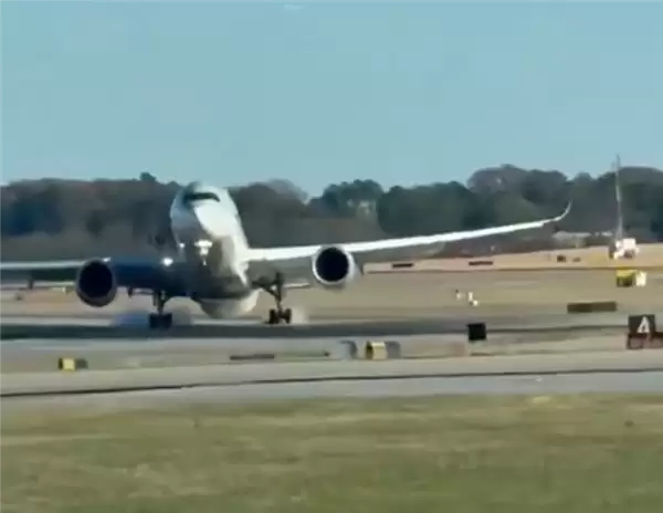 惊险!一空客客机在美国遇强风艰难降落 复飞时机尾险擦地