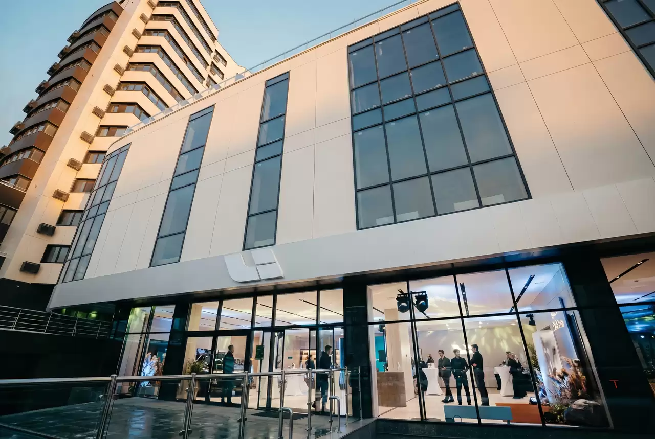 理想汽车进入埃及、哈萨克斯坦、阿塞拜疆市场，L9/7/6 三车同步推出