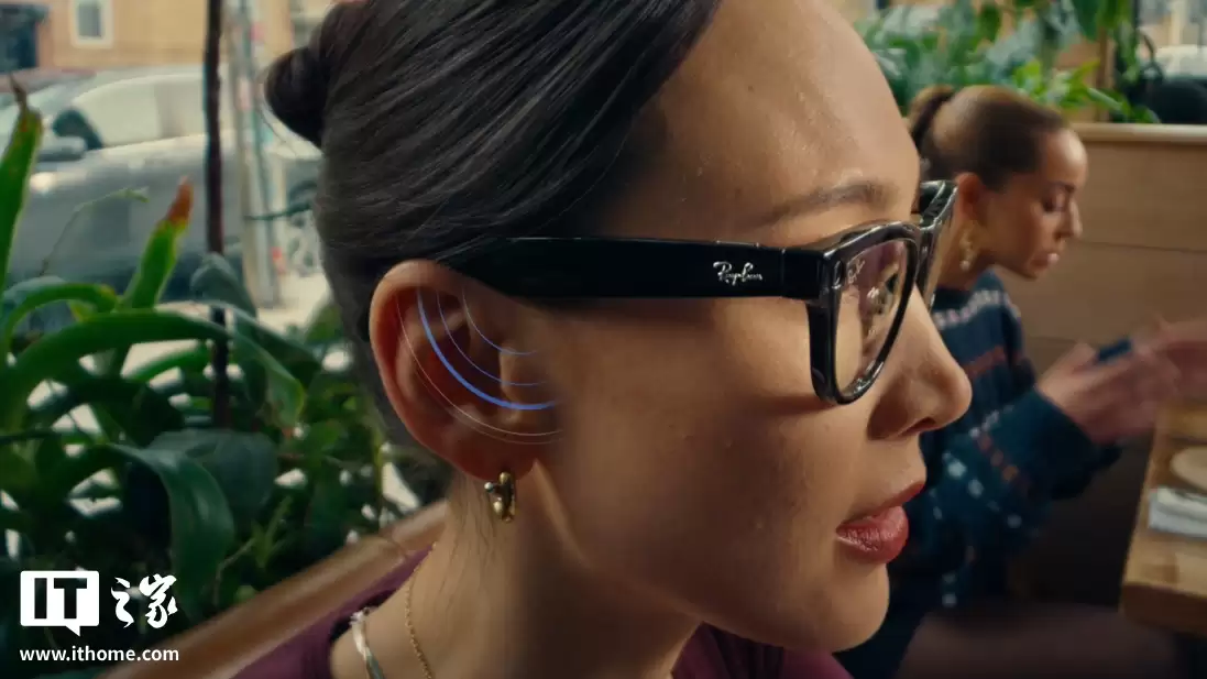 Ray-Ban Meta 眼镜更新：能放大对谈话声，还能看圣诞树自动放节日歌