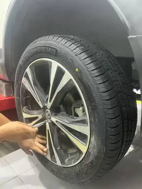 更换轮胎怎么选?线上线下渠道对比与安全选购指南