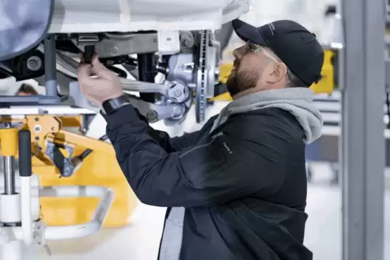 法拉第未来FX Super One预量产车投产，手工装配引热议