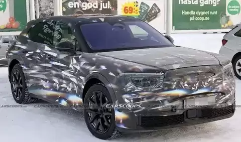 宾利首款纯电SUV谍照曝光，2026年亮相