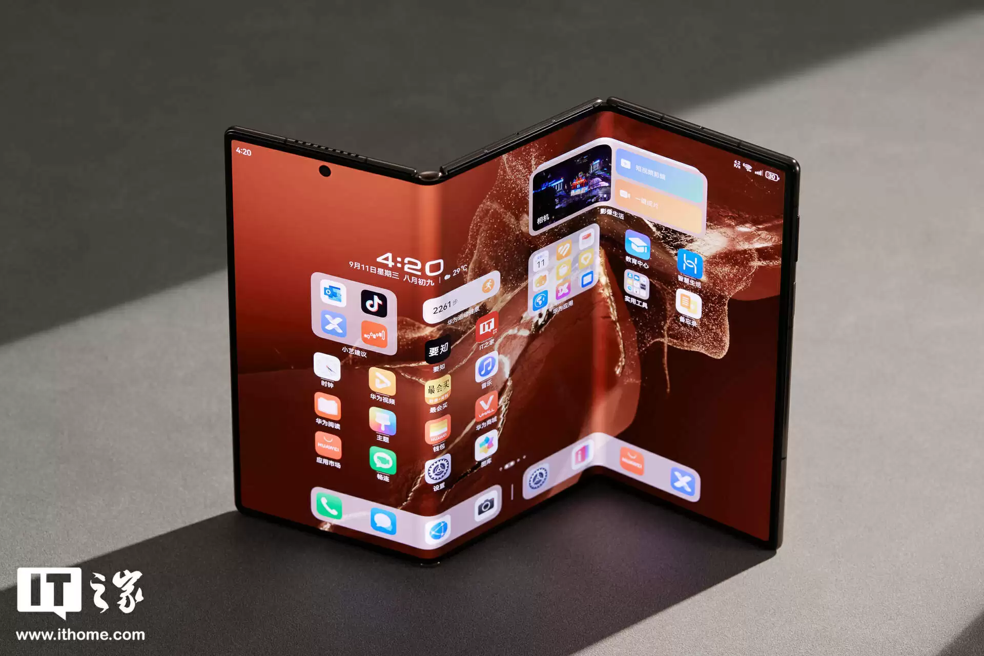 华为 Mate XT / XTs 三折叠手机获 HarmonyOS 6.0.0.120SP12 升级，支持拦截摇一摇广告