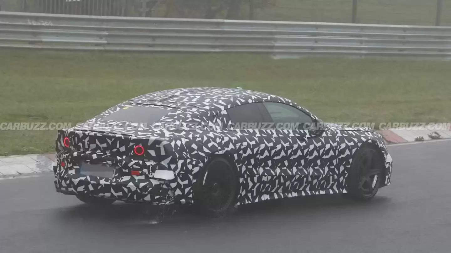 奔驰 AMG GT 纯电轿跑雨战“绿色地狱”纽北赛道，1360 马力暴雨狂飙