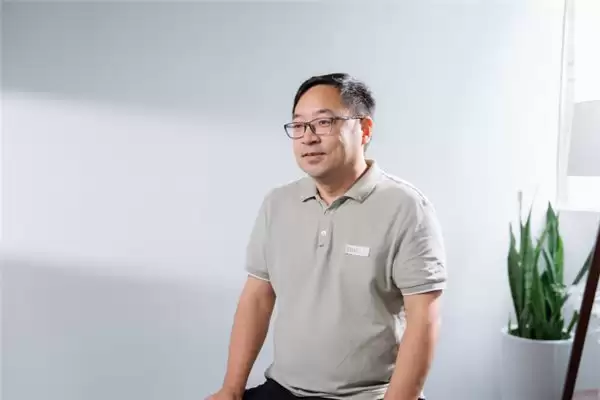 听智慧:未来可穿戴生态是“智慧大脑 + AR眼镜 + AI耳机”的深度协同