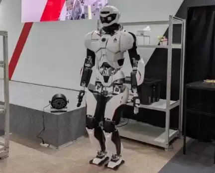 日立自研人形机器人亮相 将上岗代替人类“布线安装”等作业