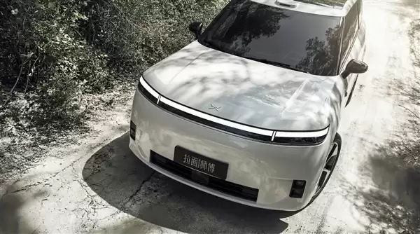 路虎揽胜既视感 小鹏全尺寸SUV非官效果图出炉:一眼高级