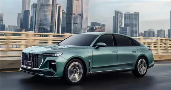 2025 自主豪华新范式：文化与科技共鸣，四大旗舰谁更懂尊崇？