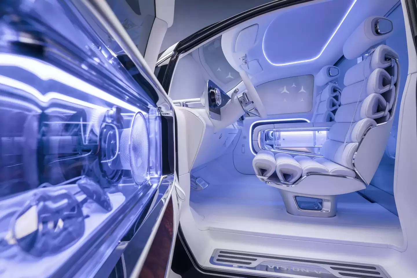 “全球首款豪华城市SUV”:奔驰 VLE 续航超 500 公里,明年 3 月首秀