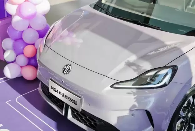 全球首款半固态电池车型,上汽名爵全新 MG4 半固态安芯版交付