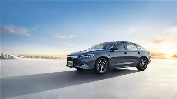 冲刺2025销量目标：多数车企仍在追赶 仅三家率率先“撞线”