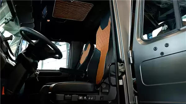 终极越野神器！奔驰打造乌尼莫克80周年纪念版车型