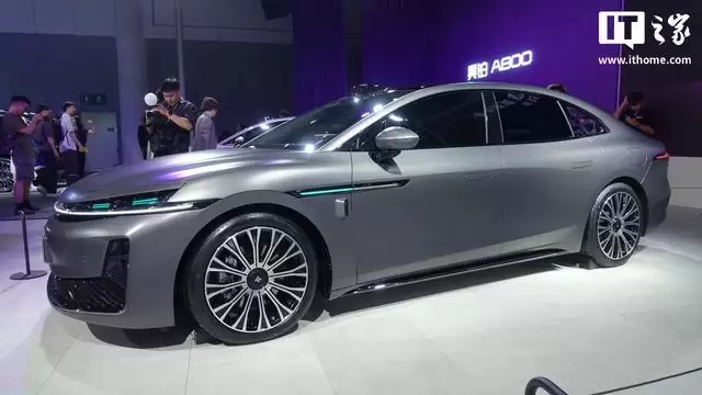 广汽昊铂A800内饰细节公布，配全球最长6536mm双环抱氛围灯