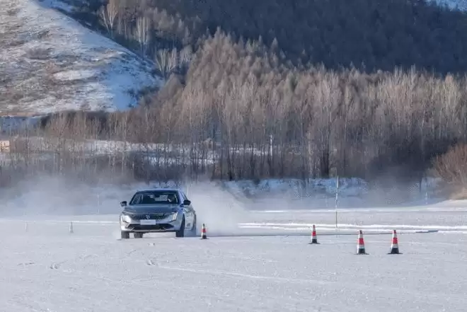 极寒驾控安全验证结果出炉 凡尔赛C5X与标致508L双双过关