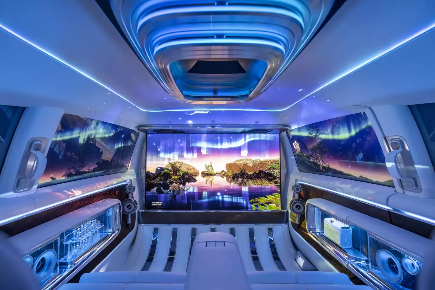 “全球首款豪华城市SUV”:奔驰 VLE 续航超 500 公里,明年 3 月首秀