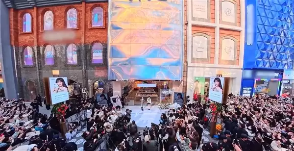 田曦薇在vivo门店当店长:现场人山人海 场面壮观